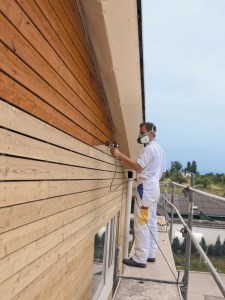 Wagner TempSpray - spraying wooden facade